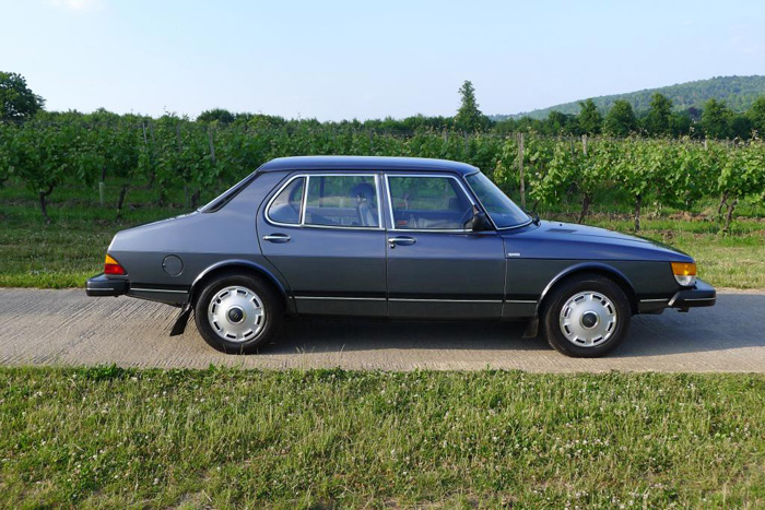 1982 Saab 900 GLs Right Side