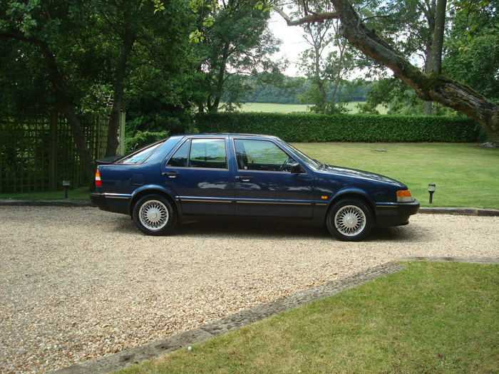 1991 Saab 9000 XSi Right Side