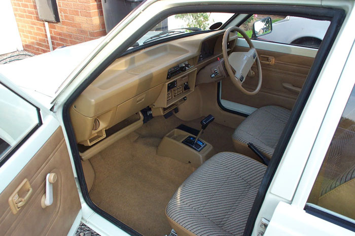 1985 suzuki alto fx 800cc interior 2