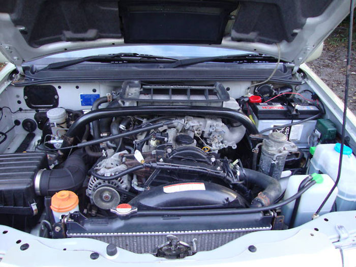 1998 suzuki grand vitara 2.0 tdi engine bay