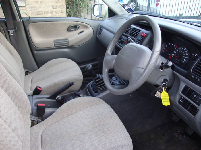 1998 suzuki grand vitara 2.0 tdi interior 1