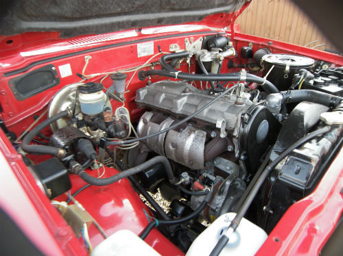 1982 toyota hi lux 1968cc engine bay