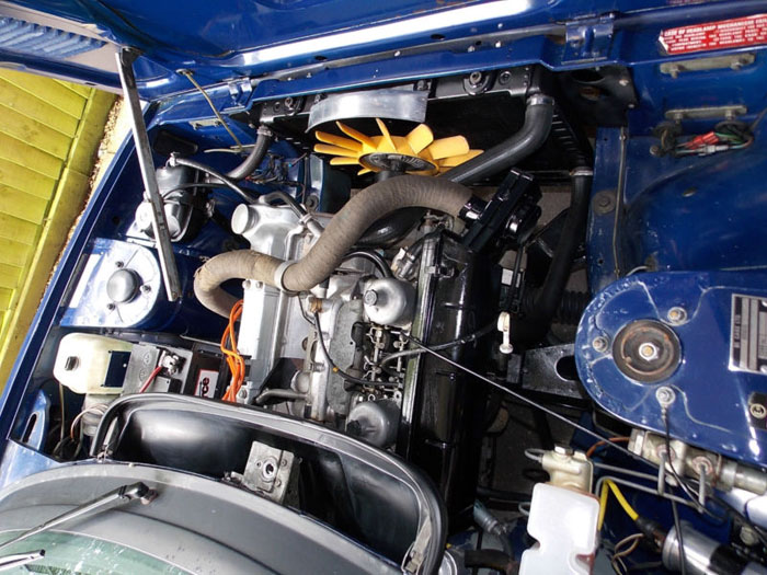 1981 triumph tr7 convertible blue engine bay