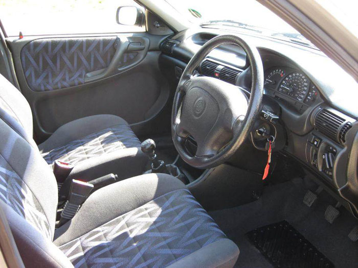 1995 vauxhall astra 1.4l grey interior 1