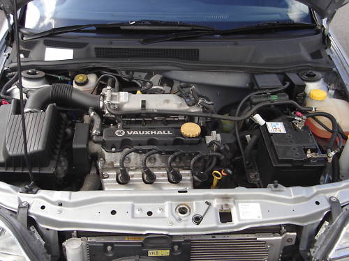 2000 vauxhall astra club auto grey engine bay