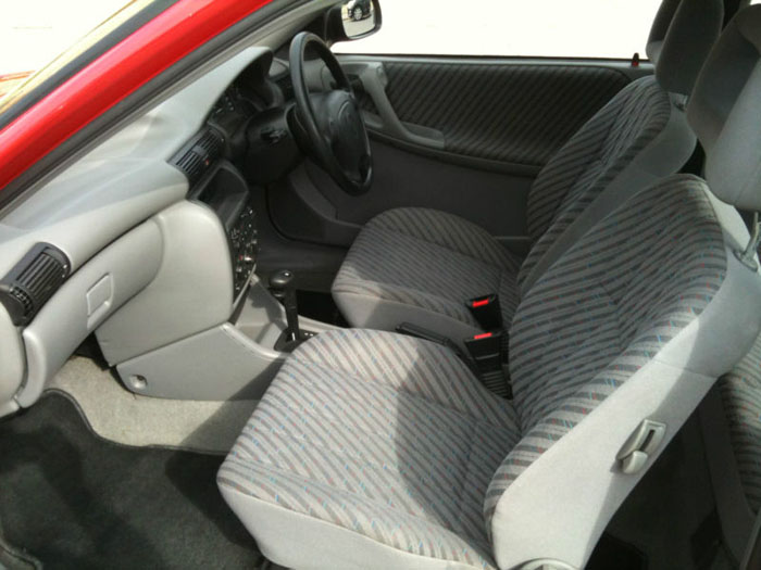 1994 vauxhall astra 1.4 auto interior 1