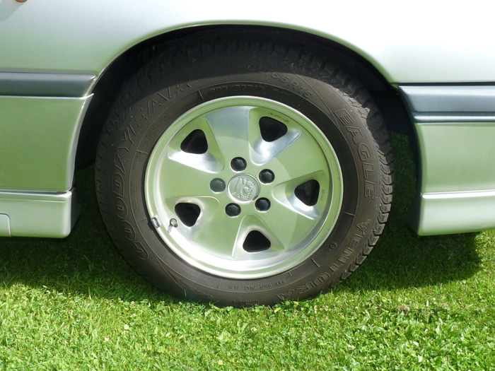 1989 Vauxhall Carlton GSi 3000 Wheel