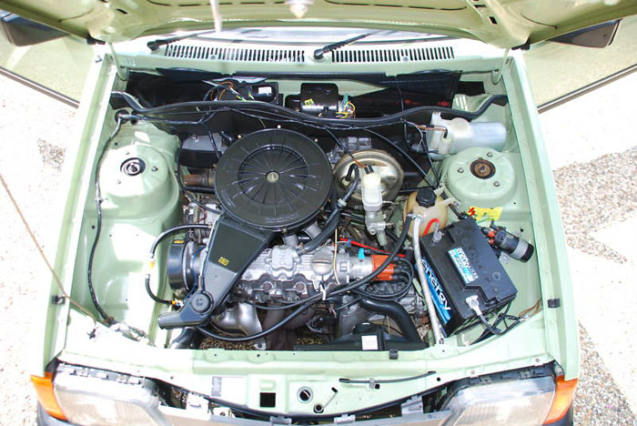 1982 vauxhall cavalier 1.6l 5 door engine bay