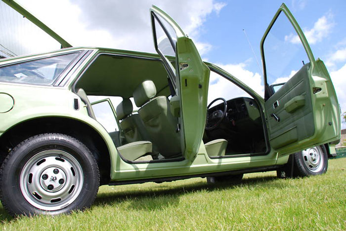 1982 vauxhall cavalier 1.6l 5 door interior 2