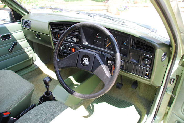 1982 vauxhall cavalier 1.6l 5 door interior 3