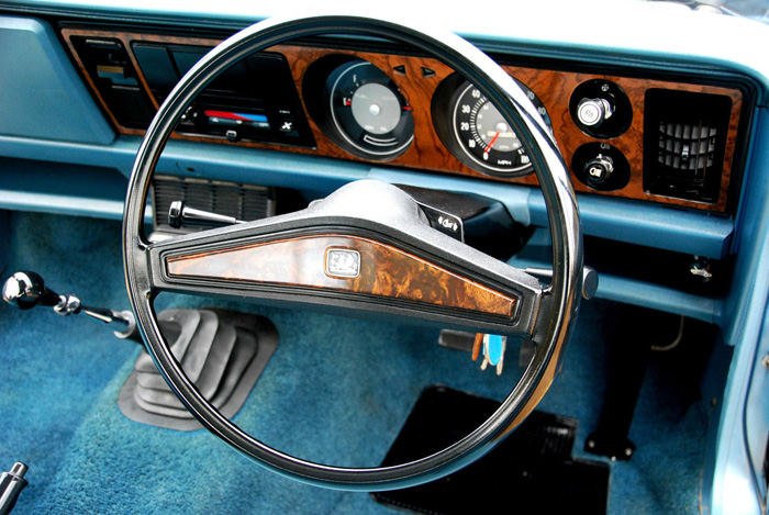 1975 Vauxhall Victor FE 2300S LE Dashboard Steering Wheel