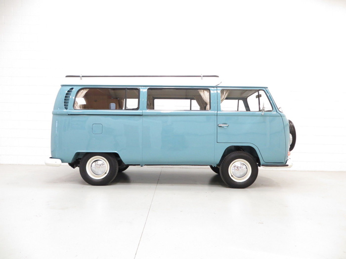 1969 Volkswagen Camper T2 Right Side