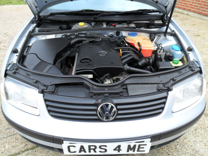 1998 volkswagen passat 1.6 se estate engine bay