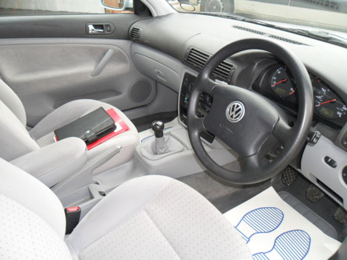 1998 volkswagen passat 1.6 se estate interior 1