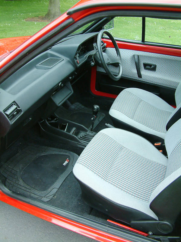 1990 volkswagen polo estate interior 1