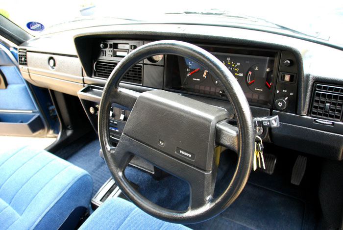 1991 Volvo 240 GL Dashboard Steering Wheel