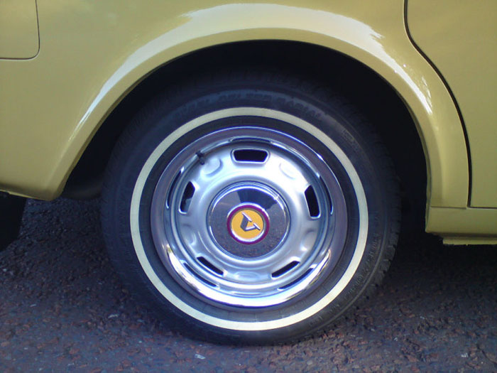 1979 volvo 244 dl auto yellow wheel