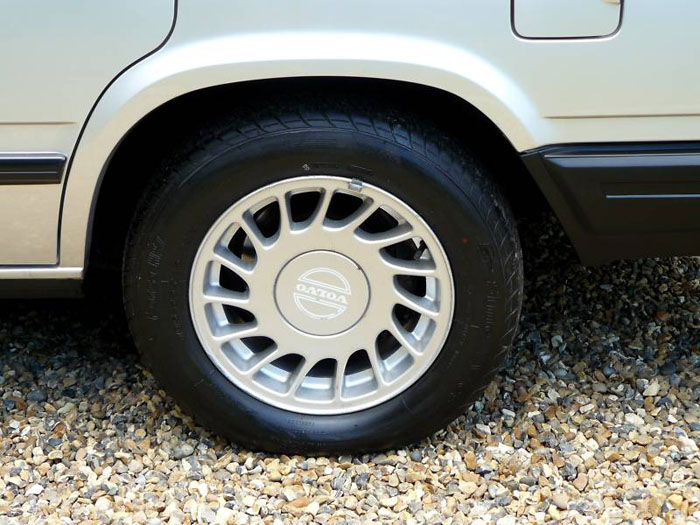 1989 volvo 740 gl silver wheel