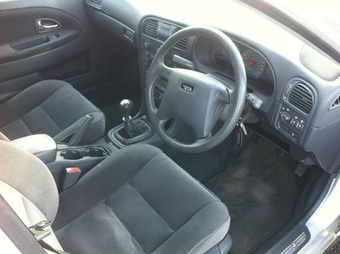 2002 volvo v40 s 1.8 petrol estate interior 1