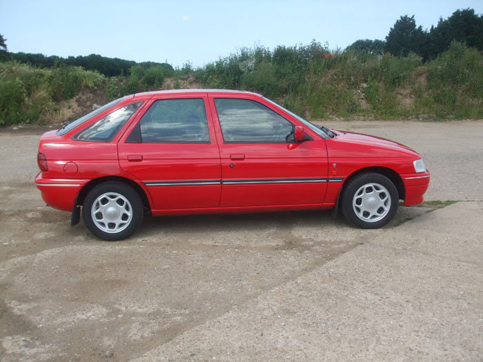 1993 Ford Escort Mk5 1.6 Zetec Ghia 9