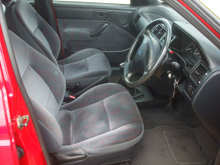 1993 Ford Escort Mk5 1.6 Zetec Ghia Front Interior