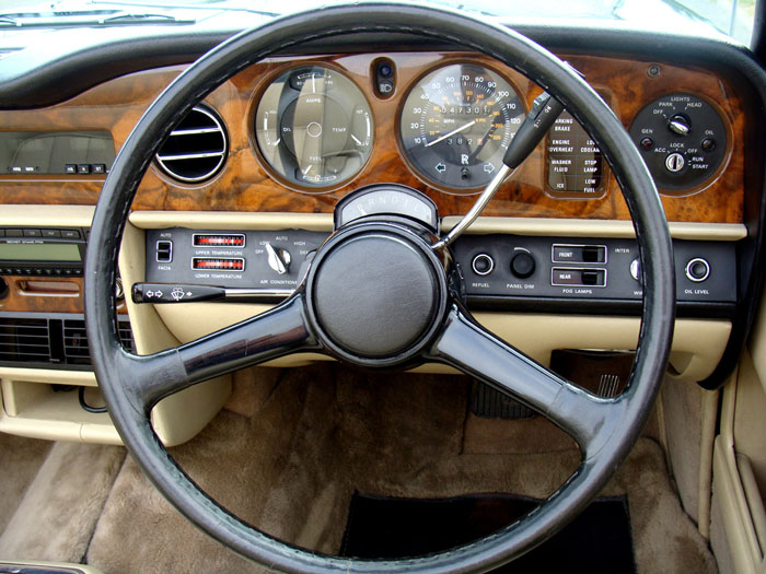 1982 rolls royce corniche series ii convertible rhd dashboard